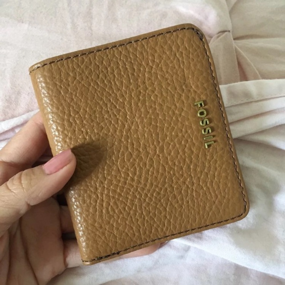 Fossil mini leather wallet.